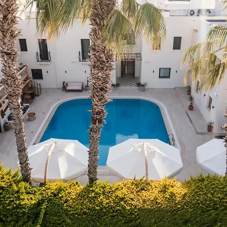 Corner Boutique 3* 바이즈