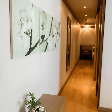 Corner Boutique 3*