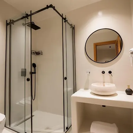 Corner Boutique 바이즈