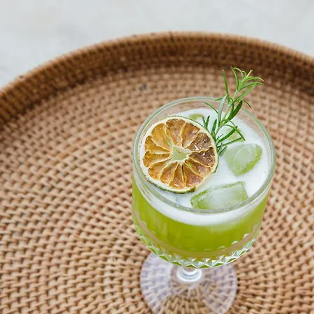 Corner Boutique 바이즈