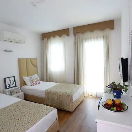 Corner Boutique 3*