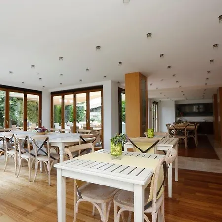 Corner Boutique 3* 바이즈