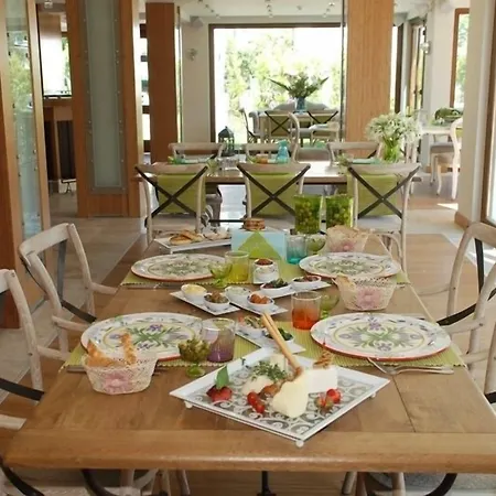 Corner Boutique 바이즈