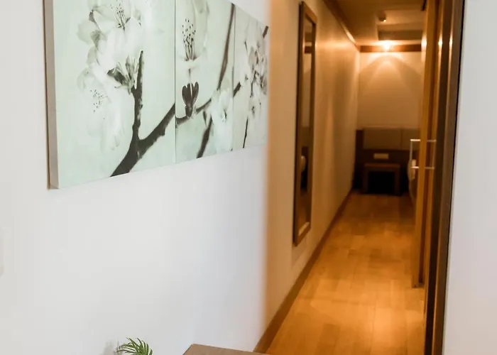 Corner Boutique 3*