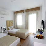 Corner Boutique 3*