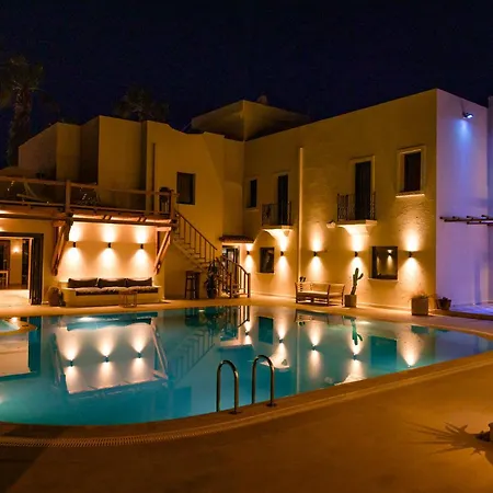 Corner Boutique Hotel 3*