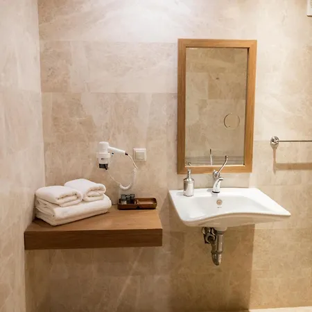 Corner Boutique Bitez